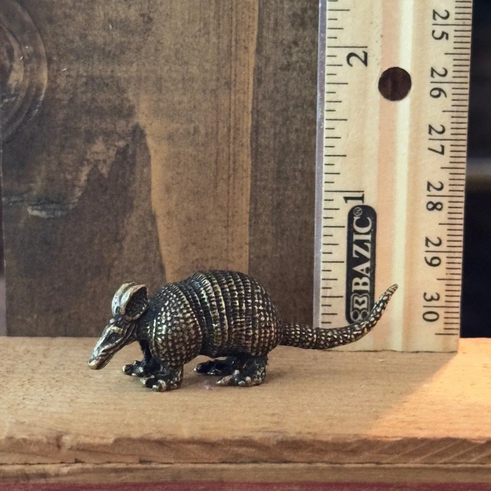 BG7-Miniature brass metal armadillo animal figurine